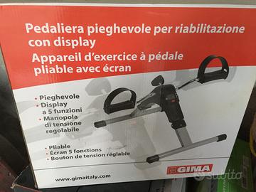 Pedaliera pieghevole per riabilitazione condisplay
