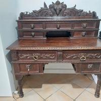 Scrivania antica
