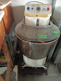 Impastatrice planetaria e a spirale cuter taglia