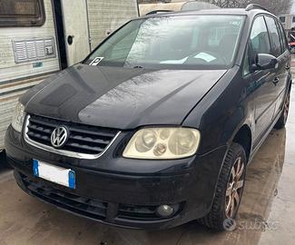 VOLKSWAGEN TOURAN per ricambi usati