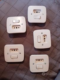 Deviatore con presa 10A 250V Ave epoca tipo 626t/N