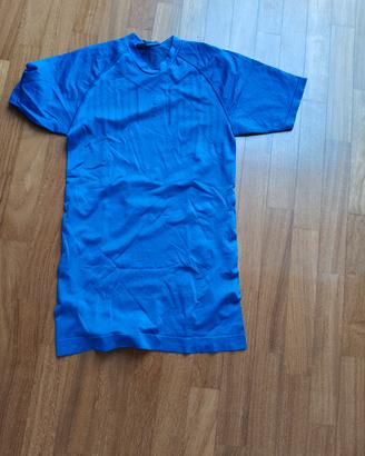 T-shirt tecnica Decathlon azzurra 
