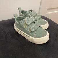 Scarpe H&M con strappi