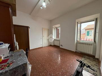 2 LOCALI A MONTE COMPATRI