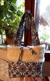 borsa maioliche blu con pelliccetta sintetica 