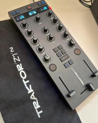 Native Instruments Traktor Z1 mk2 + X1 mk3