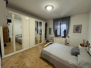 Camera completa con armadio specchiato - AFF@RE-