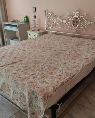 Letto matrimoniale in ferro battuto argentato