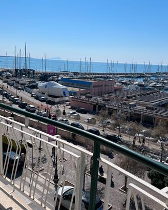 Nettuno Centrale Fronte Mare