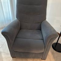 Poltrona ortopedica elettrica con poggiapiedi