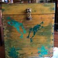 Cassa restaurata e decorata