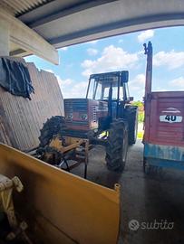 Trattore fiat con lama neve