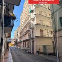 Via la spezia 2 vani + acc ad.ze via c. battisti