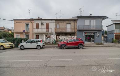 Terracielo da ristrutturare con garage