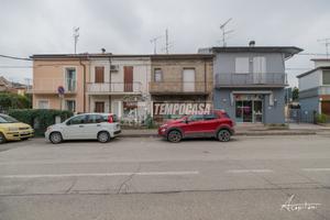 Terracielo da ristrutturare con garage