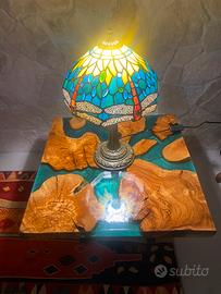 Tavolo da salotto in legno di ulivo e resina