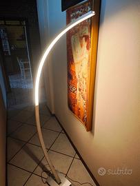 Lampada di Design led curva