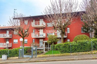 AMPIO CINQUE LOCALI CON TERRAZZO!