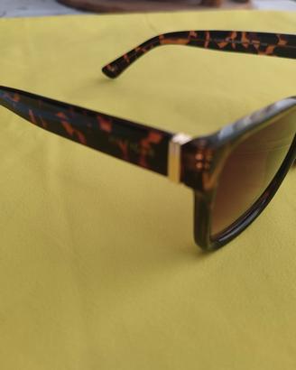 Occhiali da Sole Tommy Hilfiger.