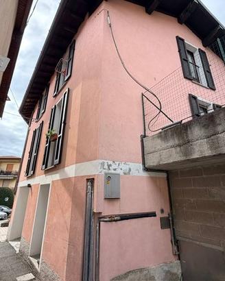 Casa indipendente di 132 m² con 3 locali e box aut