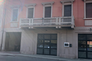 Immobile ad uso commerciale residenziale