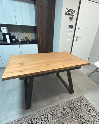 Tavolo di design in legno massello