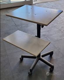 Tavolino portacomputer su ruote