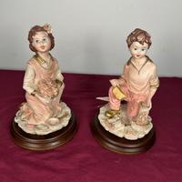 Coppia di statuine in stile Capodimonte vintage.