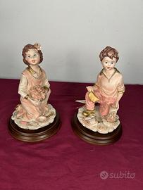 Coppia di statuine in stile Capodimonte vintage.