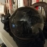 Drago celtico in sfera di vetro. 