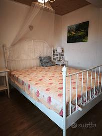 Letto Ikea completo di materasso e comodini