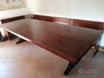 tavolo in legno massiccio con cassapanca angolare
