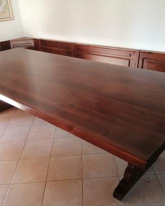 tavolo in legno massiccio con cassapanca angolare
