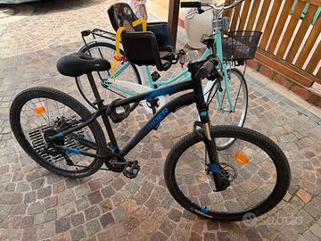 coppia di bici mountain bike e da passeggio