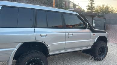 MITSUBISHI PAJERO V20