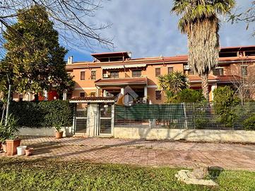 VILLA A SCHIERA A FOGGIA