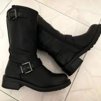 Stivali similpelle tacco basso (calza come un 35)