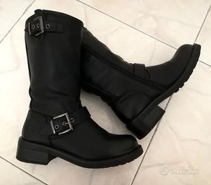 Stivali similpelle tacco basso (calza come un 35)