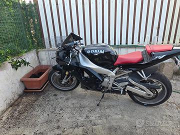 Yamaha R1 2000
