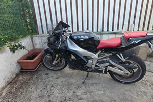 Yamaha R1 2000