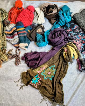 stock 15 pezzi sciarpe, cappelli, guanti donna