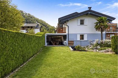 ELEGANTE CASA INDIPENDENTE CON GIARDINO