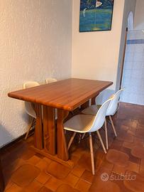 Tavolo in legno d’abete massiccio molto bello