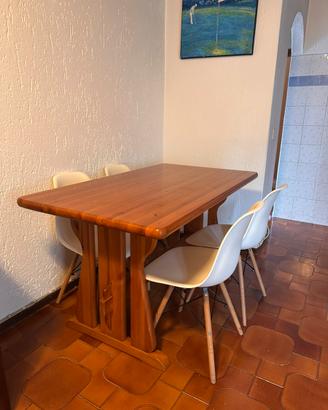 Tavolo in legno d’abete massiccio molto bello
