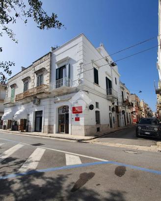 2 LOCALI A POLIGNANO A MARE