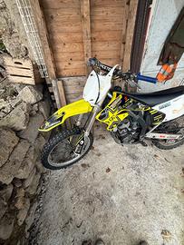 Suzuki RM 250 4T