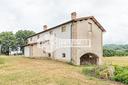 casale-rustico-ad-uso-agricolo-con-ampio-potenzial