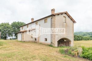 CASALE RUSTICO AD USO AGRICOLO CON AMPIO POTENZIAL