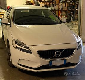 🚗 VOLVO V40 D2 – 120 CV – DIESEL – EURO 6