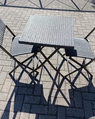 set tavolo e sedie da giardino 